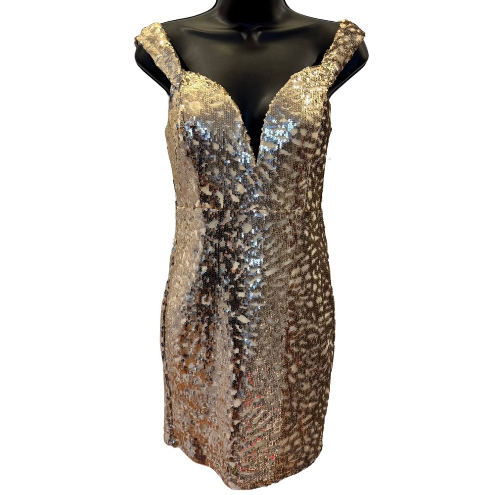 NWT Windsor gold sequin mini dress with sweetheart neckline - size M